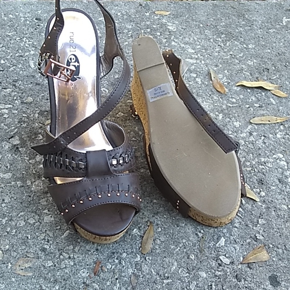 Rue 21  platforms